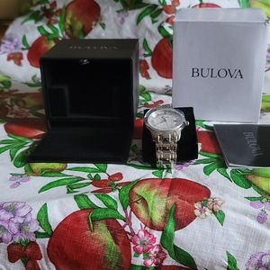 Bulova 40mm  quartz date  stainless  steel  sliver